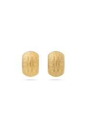 Boucles d'oreilles Noria clous dorées martelées - Bijou sur fond blanc