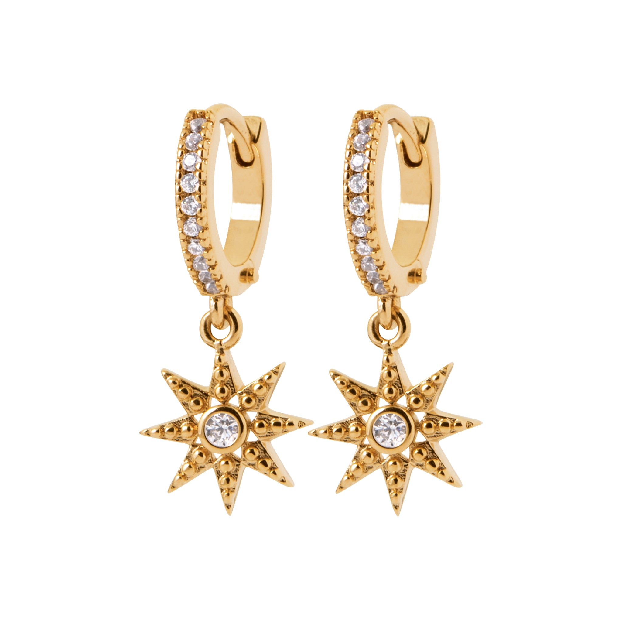 Boucles d'oreilles créoles dorées Adora zircons serties de zircons pendentif soleil - Bijou sur fond blanc