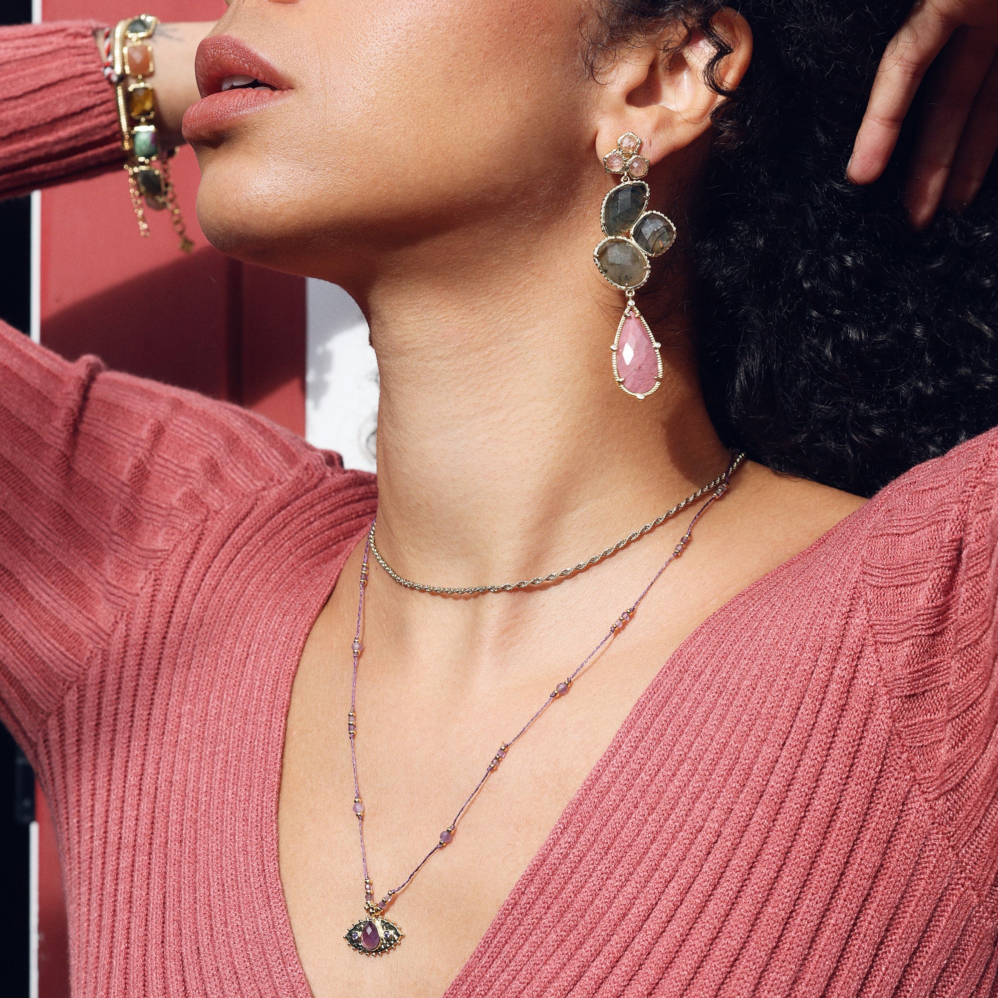 Boucles d'oreilles pendantes pierres naturelles Regina - Bijou porté