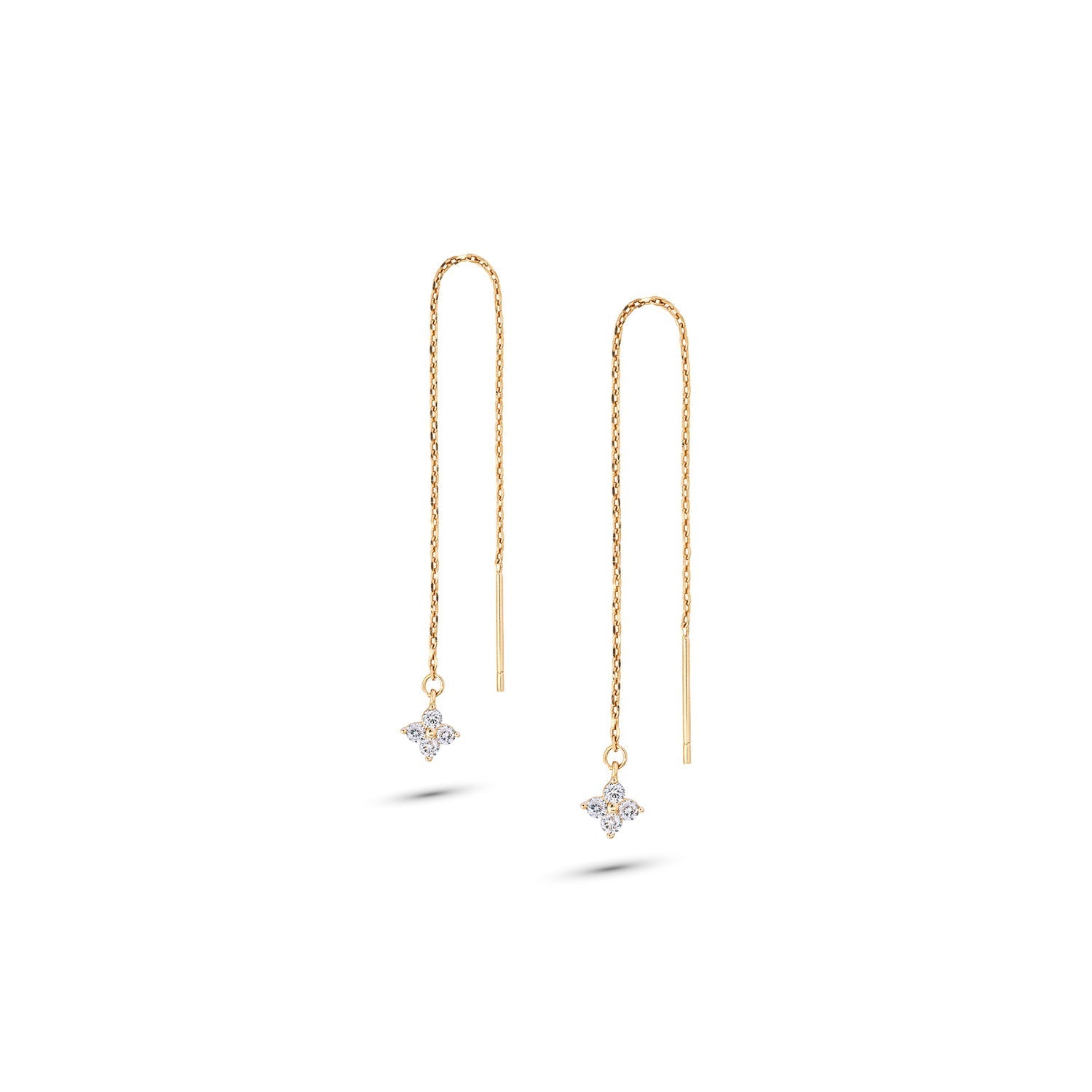 Boucles d'oreilles pendantes avec trèfle zircons Leora - Bijou photographié sur fond blanc