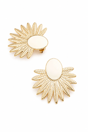 Boucles d'oreilles dorées Mary blanc motif feuille et ovale coloré - Bijou sur fond blanc
