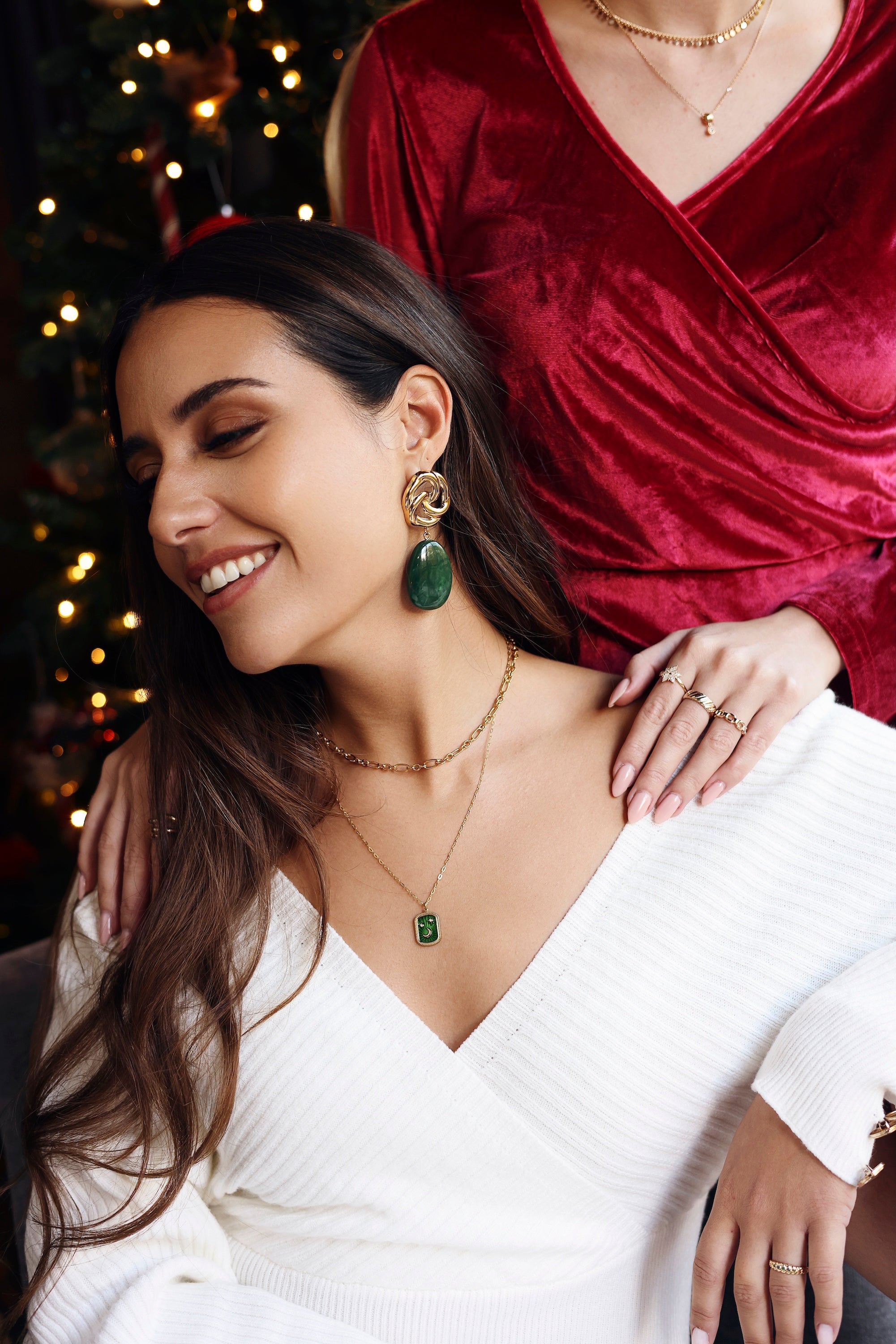 Boucles d'oreilles pendantes dorées Nali vert avec pendentif en acétate coloré - Bijou porté