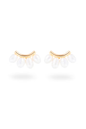 Boucles d'oreilles dorées Tijana effet barrette ornées de nacres - Bijou photographié sur fond blanc