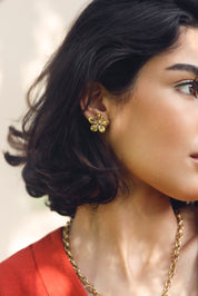 Boucles d'oreilles Allie clous dorées fleur - Bijou porté