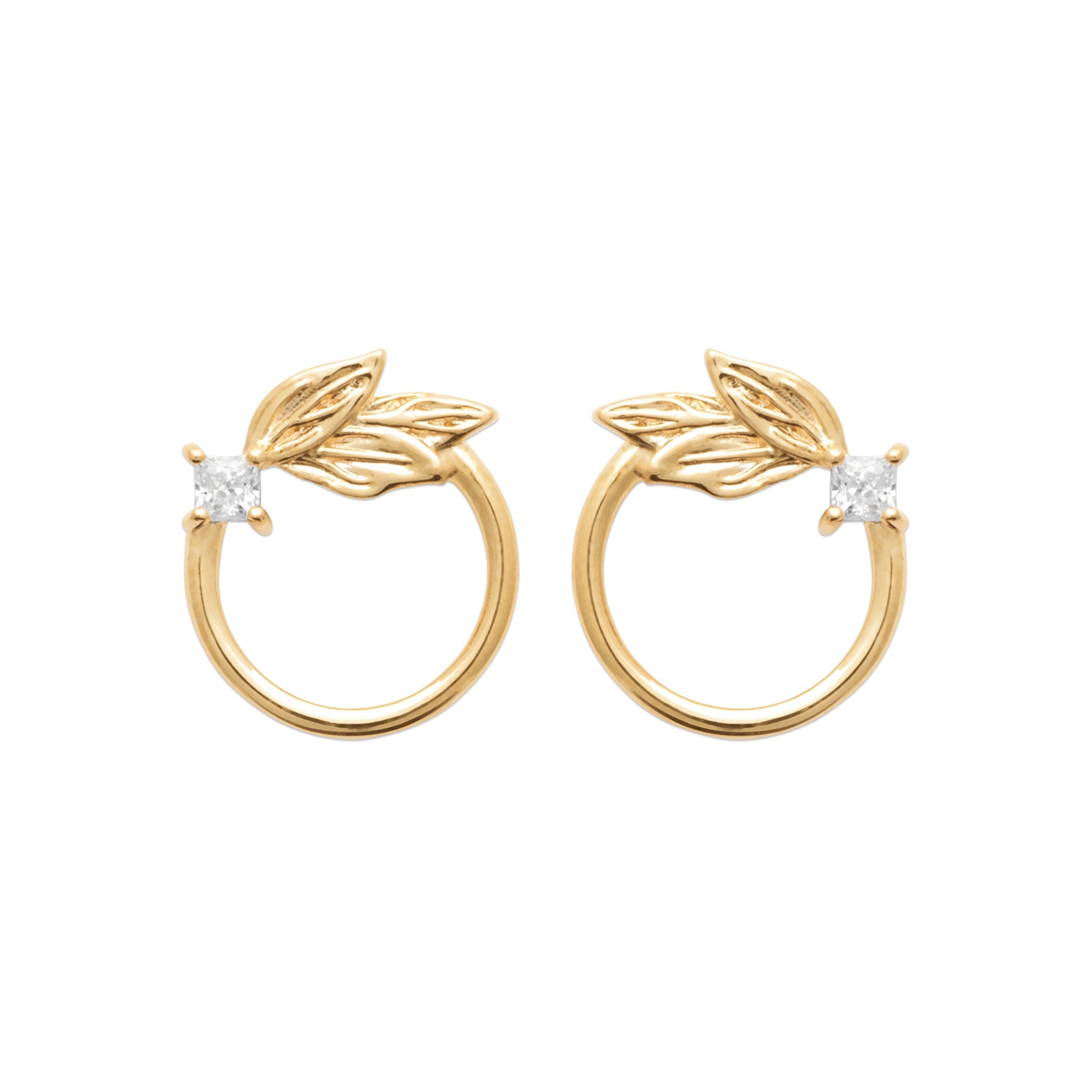 Boucles puces dorées Jang anneau orné d'une feuille et d'un zircon - Bijou sur fond blanc