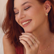 Boucles d'oreilles dorées Jules serpent avec zircon vert et pendentif zircon rose - Bijou porté