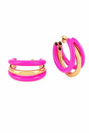 Boucles d'oreilles dorées et rose effet triple créoles Katiana L fuchsia - Bijou sur fond blanc