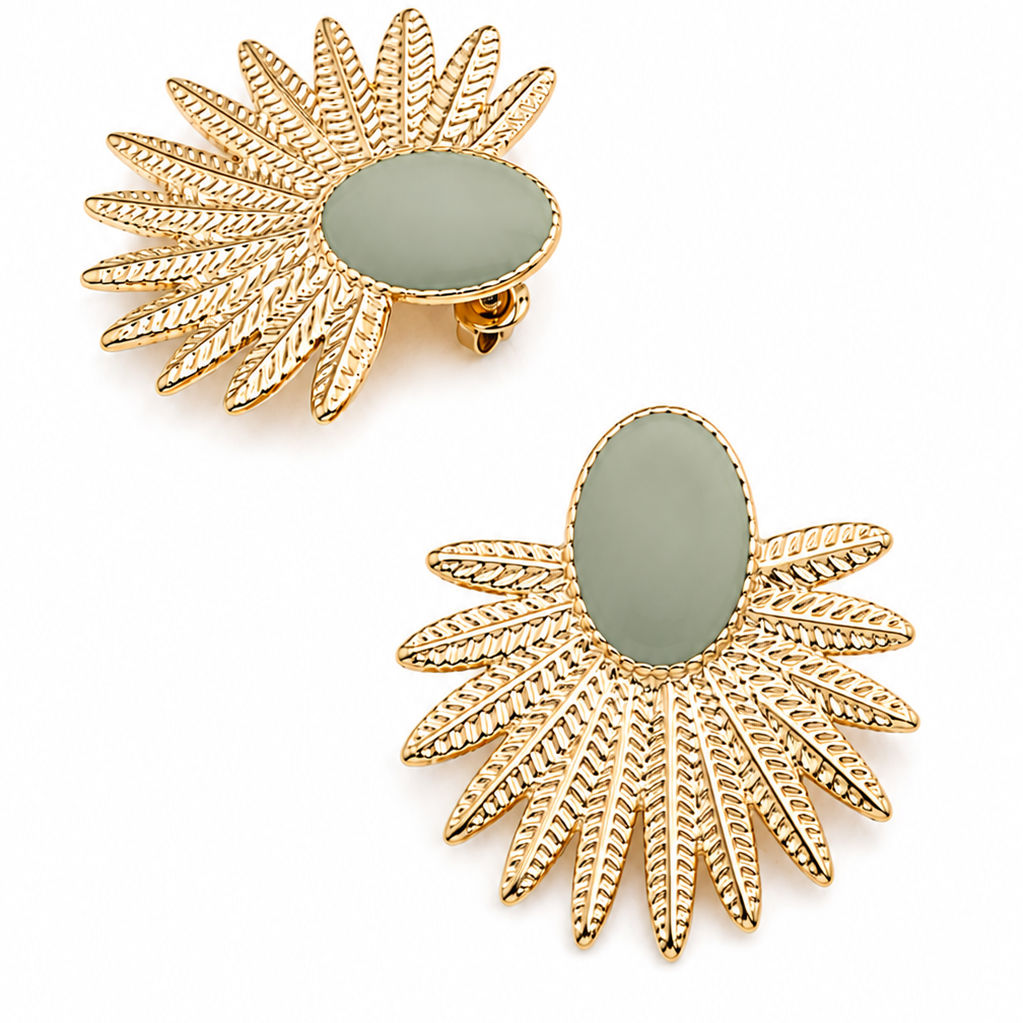 Boucles d'oreilles dorées Mary vert motif feuille et ovale coloré - Bijou sur fond blanc