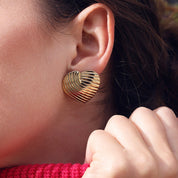 Boucles dorées coeurs Octavie - Bijou porté