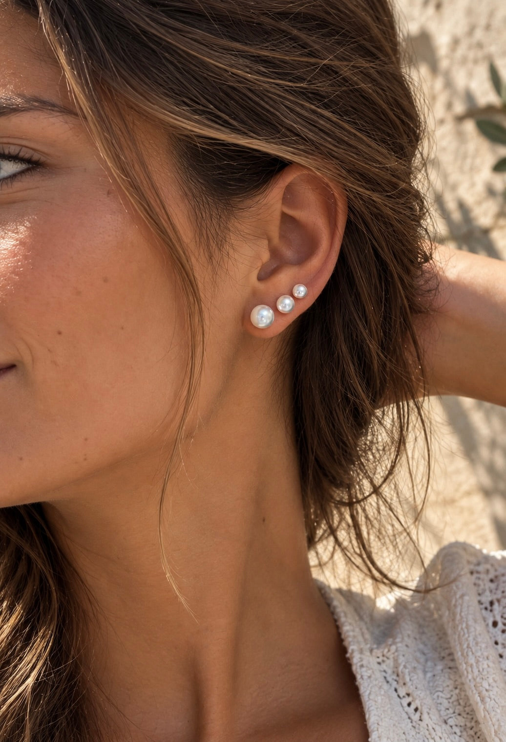 Boucles d'oreilles puces dorées perles d'eau douce 8mm - Bijou porté