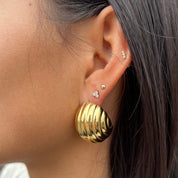 Boucles d'oreilles dorées Sonya - Bijou porté