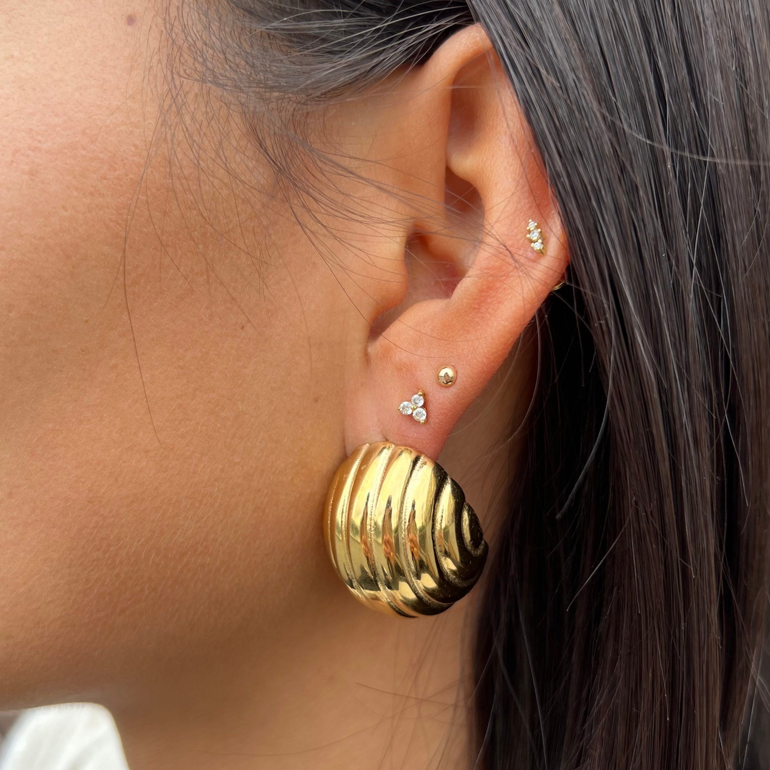 Boucles d'oreilles dorées Sonya - Bijou porté