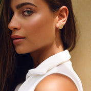 Boucles dorées effet "ailes" Timéa - Bijou porté