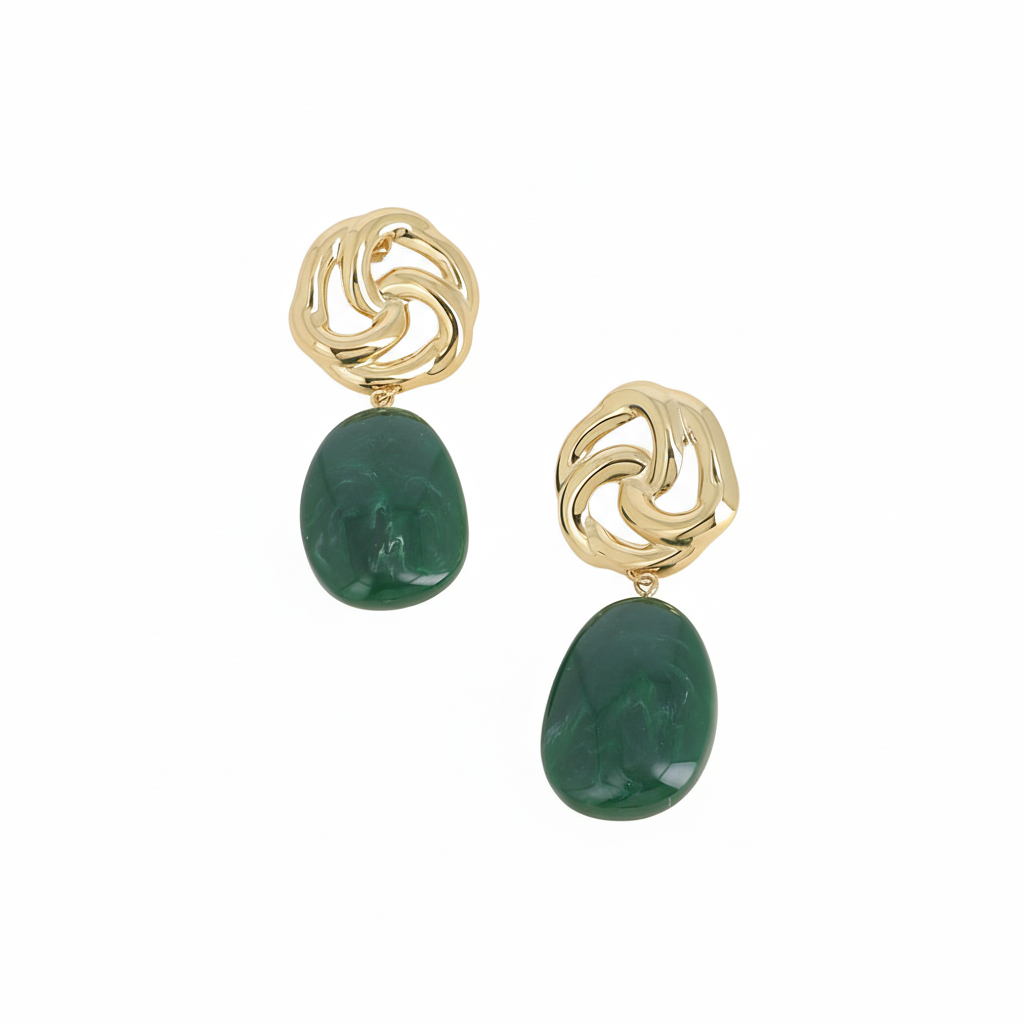 Boucles d'oreilles pendantes dorées Nali vert avec pendentif en acétate coloré - Bijou photographié sur fond blanc