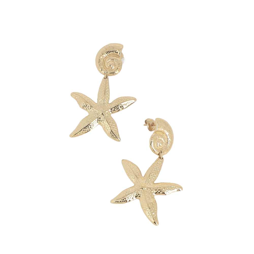 Boucles d'oreilles pendantes dorées Elynne coquillage et étoile de mer - Bijou sur fond blanc