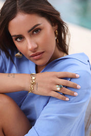 Bracelet doré Anaya porté