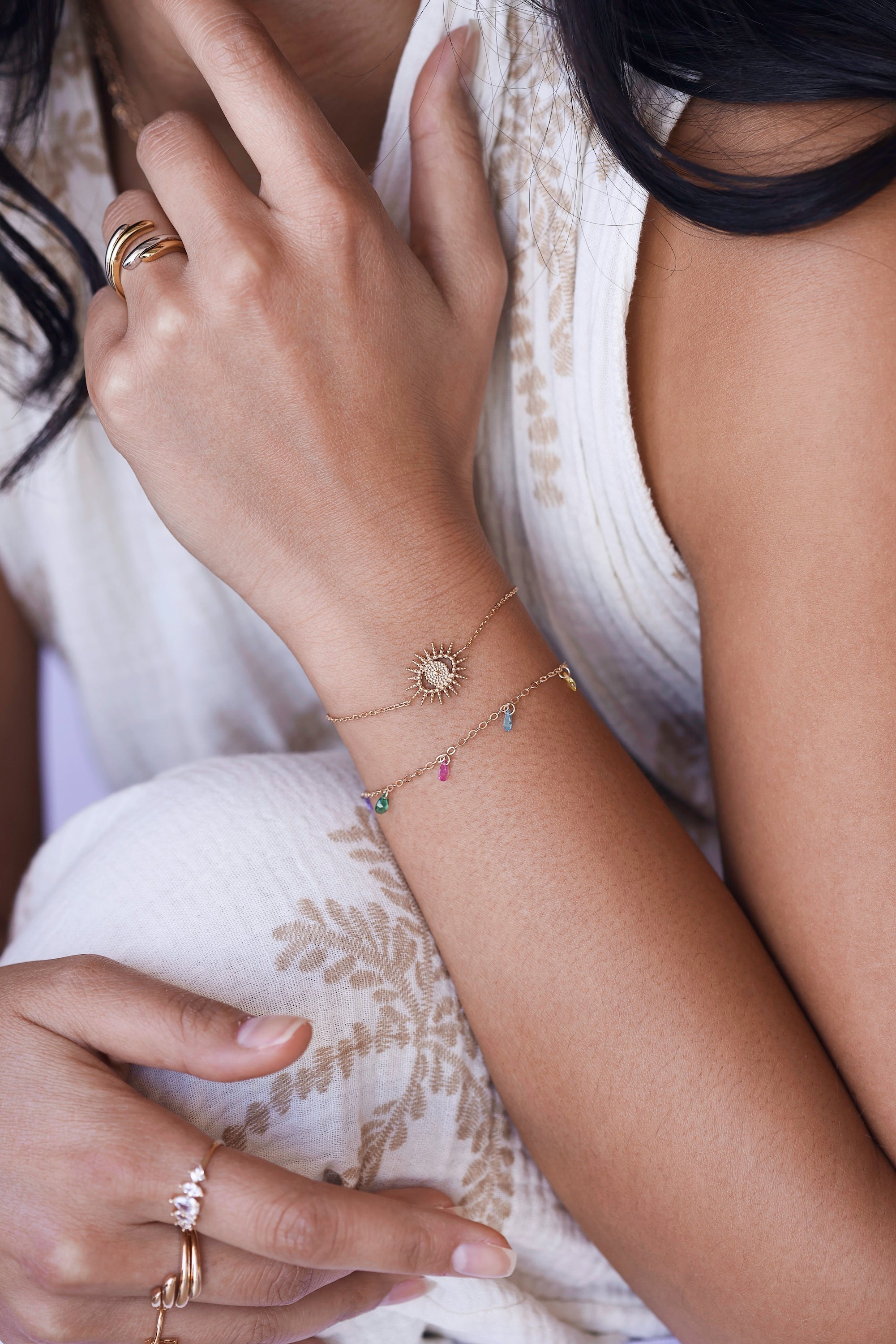 Bracelet doré Bloom avec pampilles zircons pastels - Bijou porté