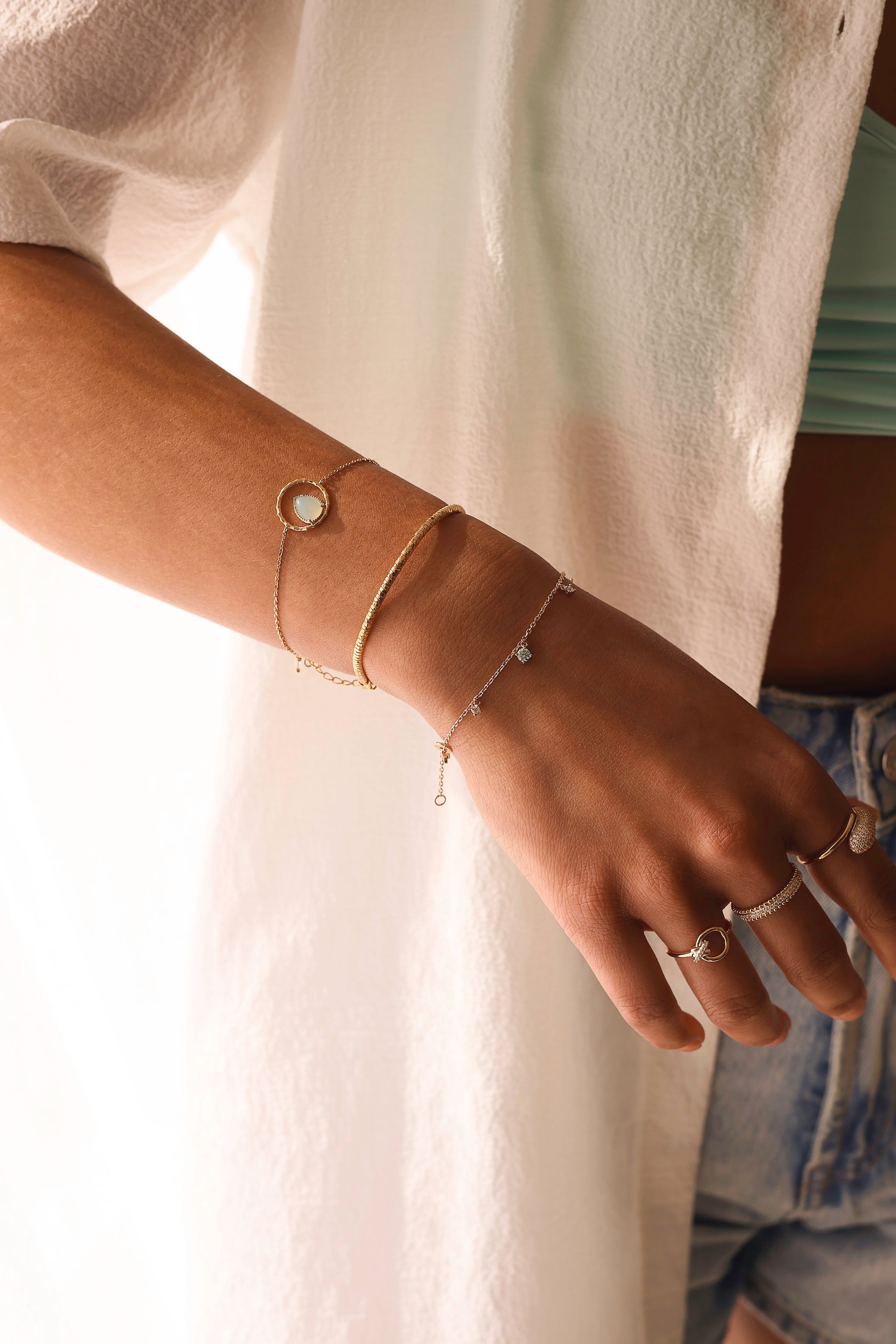 Bracelet doré Cynthia aigue marine - Bijou porté