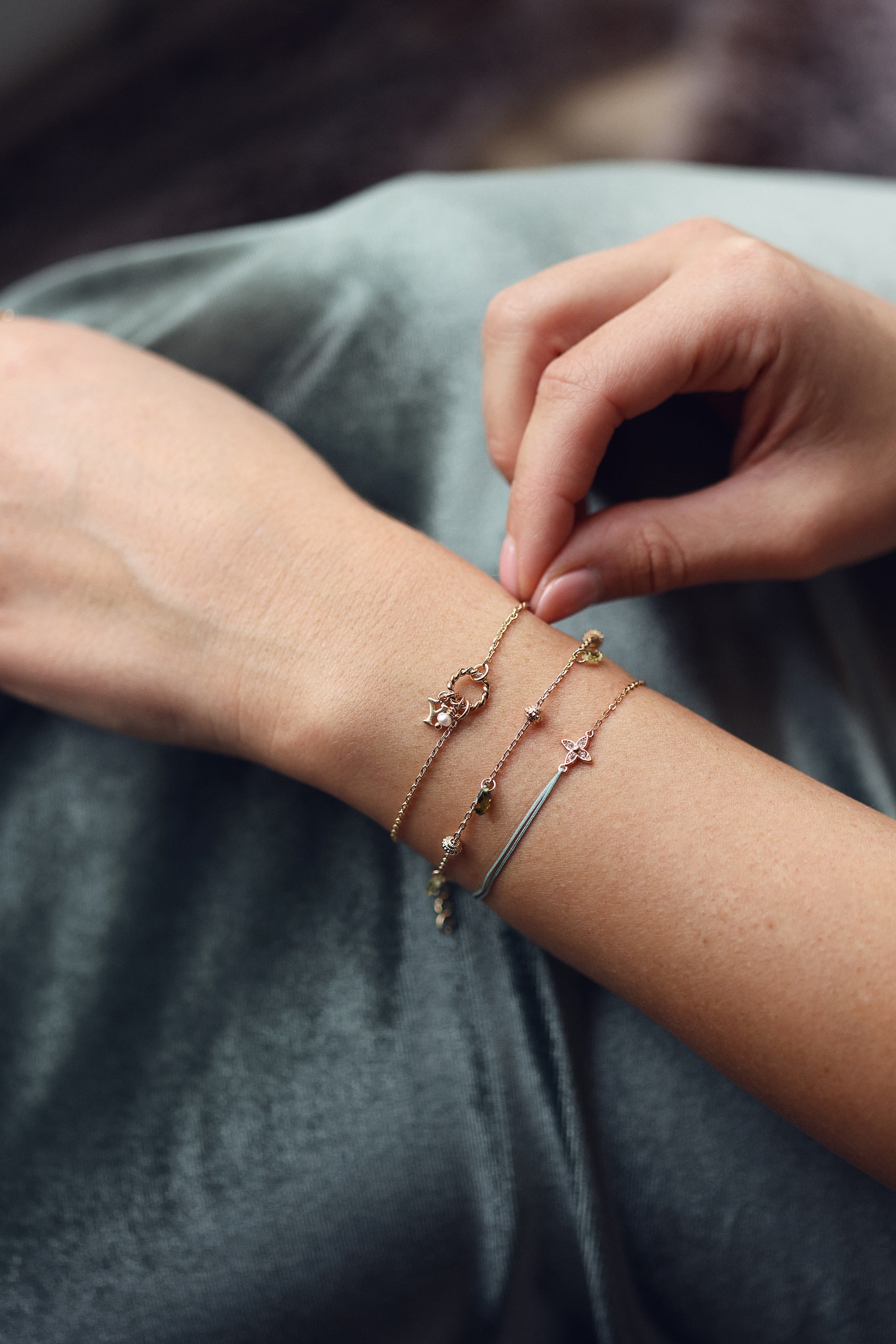 Bracelet doré Meilani vert pampilles zircons - Bijou porté