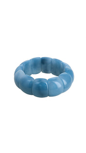 Bracelet Louane bleu avec base élastique et grosse perles en acétate - Bijou photographié sur fond blanc