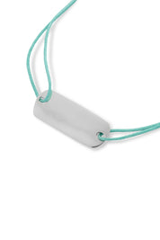 Bracelet cordon personnalisable argent pour gravure Billie - Bijou photographié sur fond blanc 