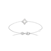  Bracelet en argent Camilia trèfle serti de zircons - Bijou photographié sur fond blanc