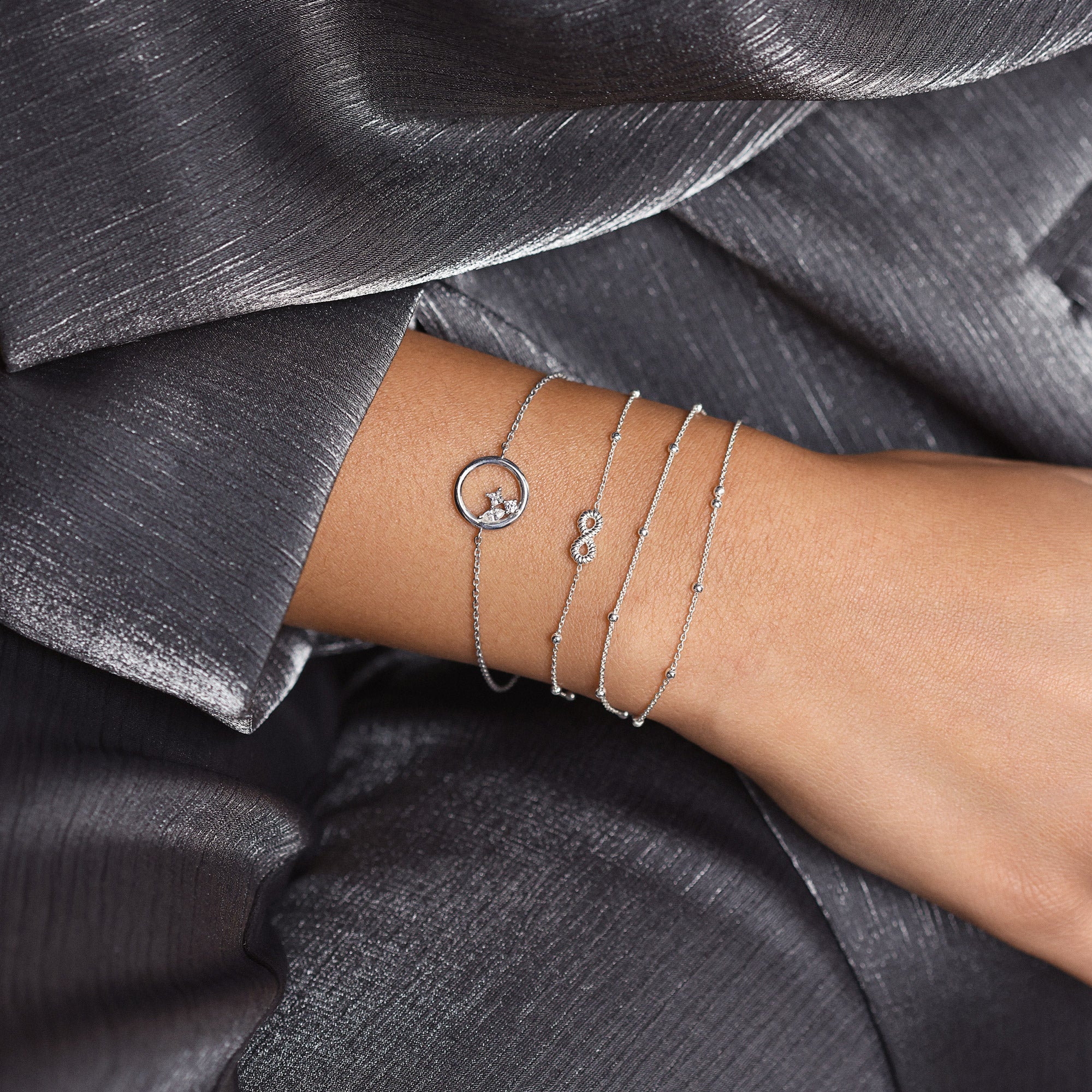 Bracelet en argent Dayana anneau avec zircons - Bijou porté
