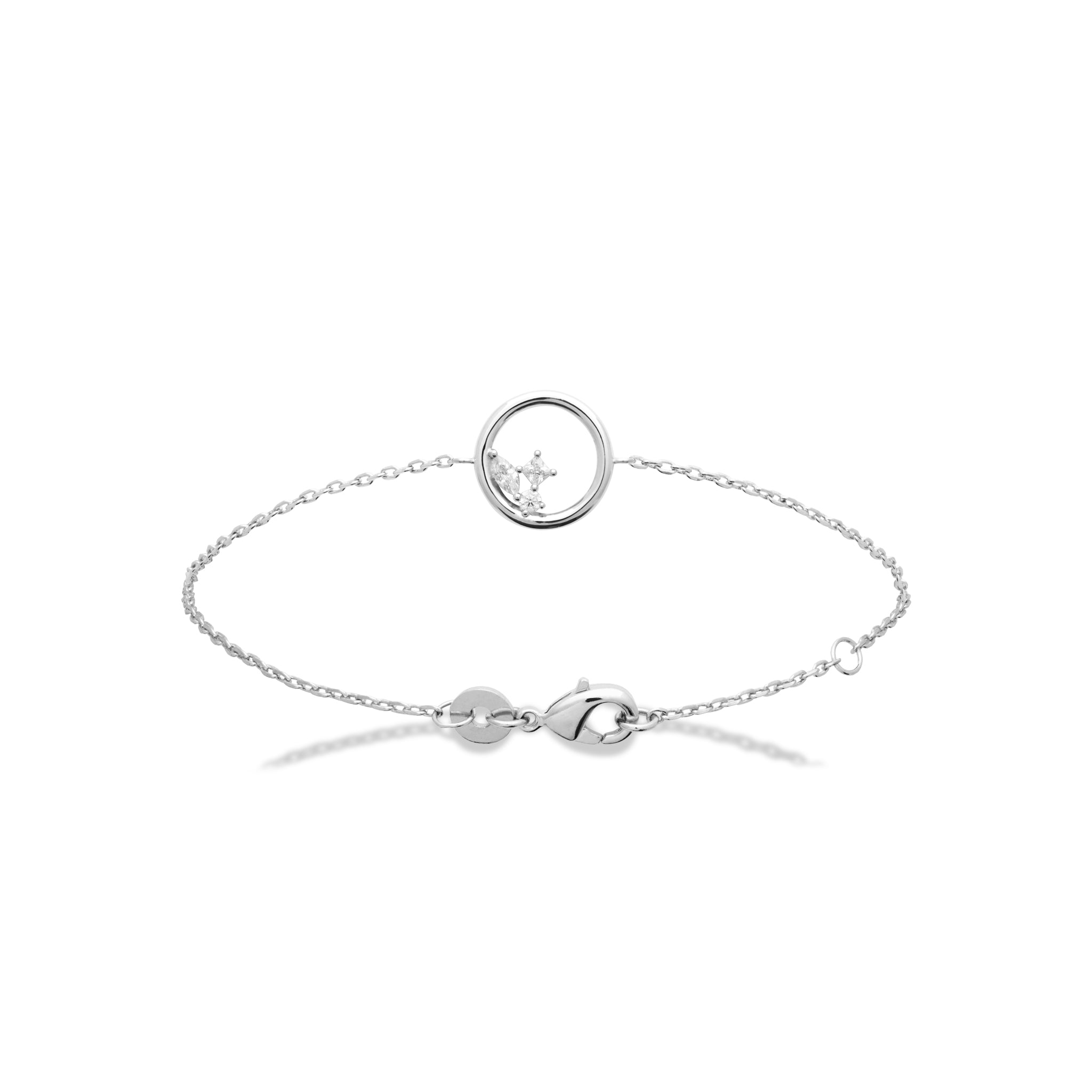 Bracelet en argent Dayana anneau avec zircons - Bijou photographié sur fond blanc