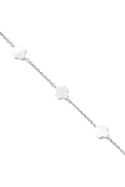 Bracelet en argent Eve orné de trèfles en nacre - Bijou photographié sur fond blanc