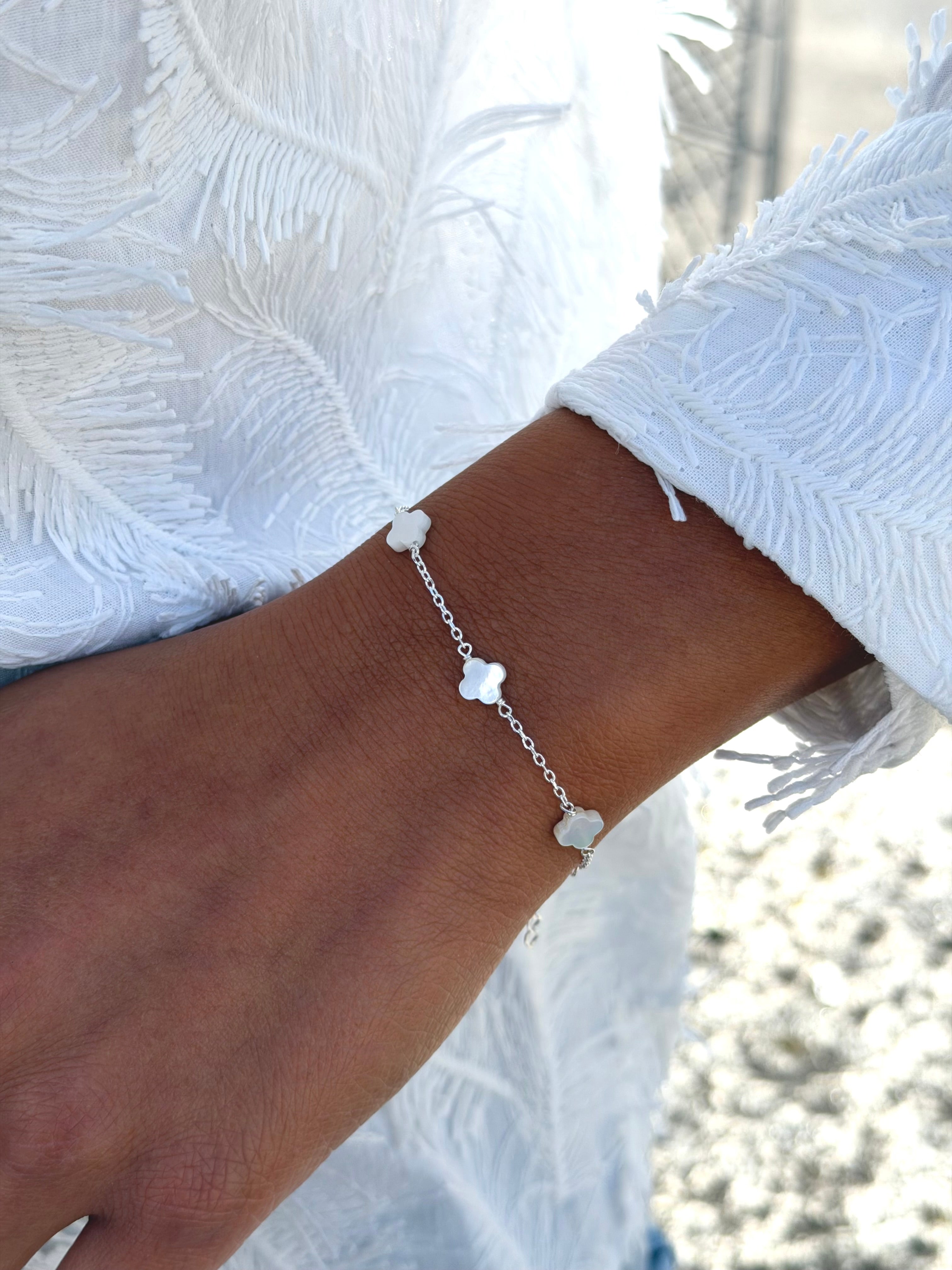 Bracelet en argent Eve orné de trèfles en nacre - Bijou porté