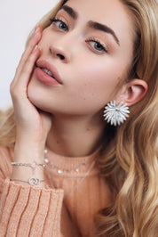 Bracelet personnalisable argent Selena composé d’un anneau central et de mailles variées de part et d’autre pour lettres de l'alphabet et charms - Bijou porté