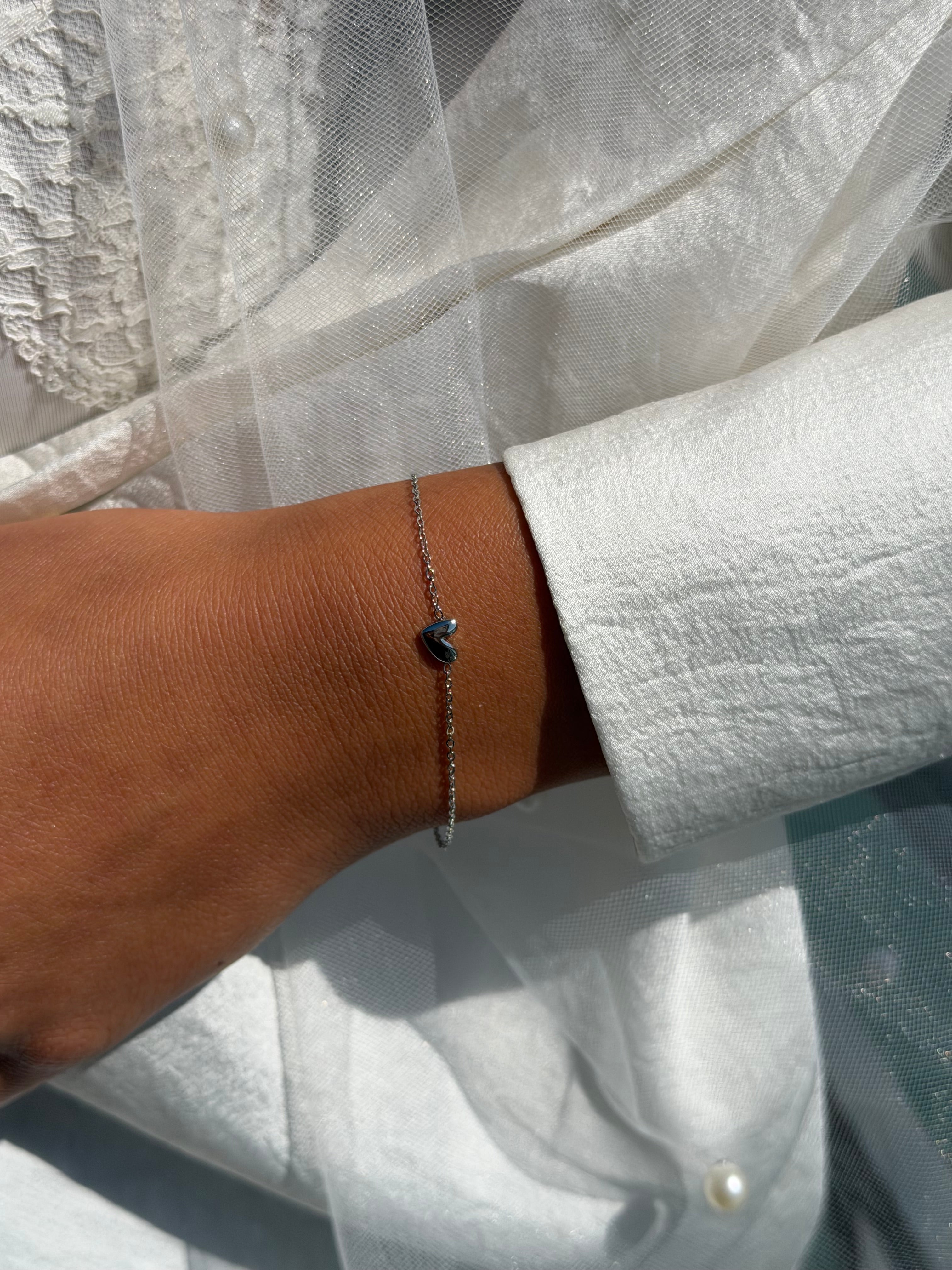 Bracelet argenté Angie avec pendentif cœur bombé - Bijou porté