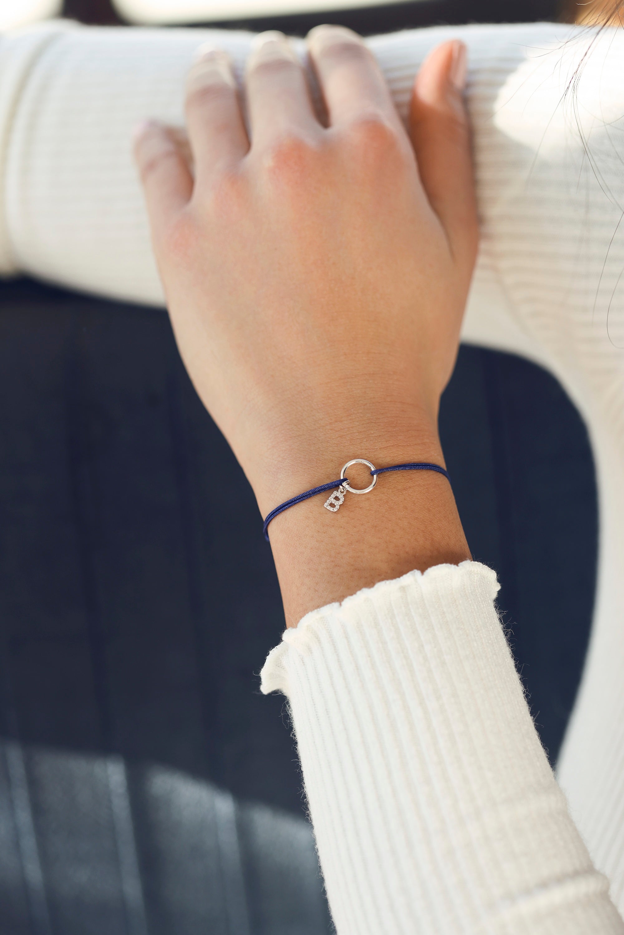 Bracelet cordon personnalisable Delya bleu en argent anneau simple pour lettres de l'alphabet et charms - Bijou porté