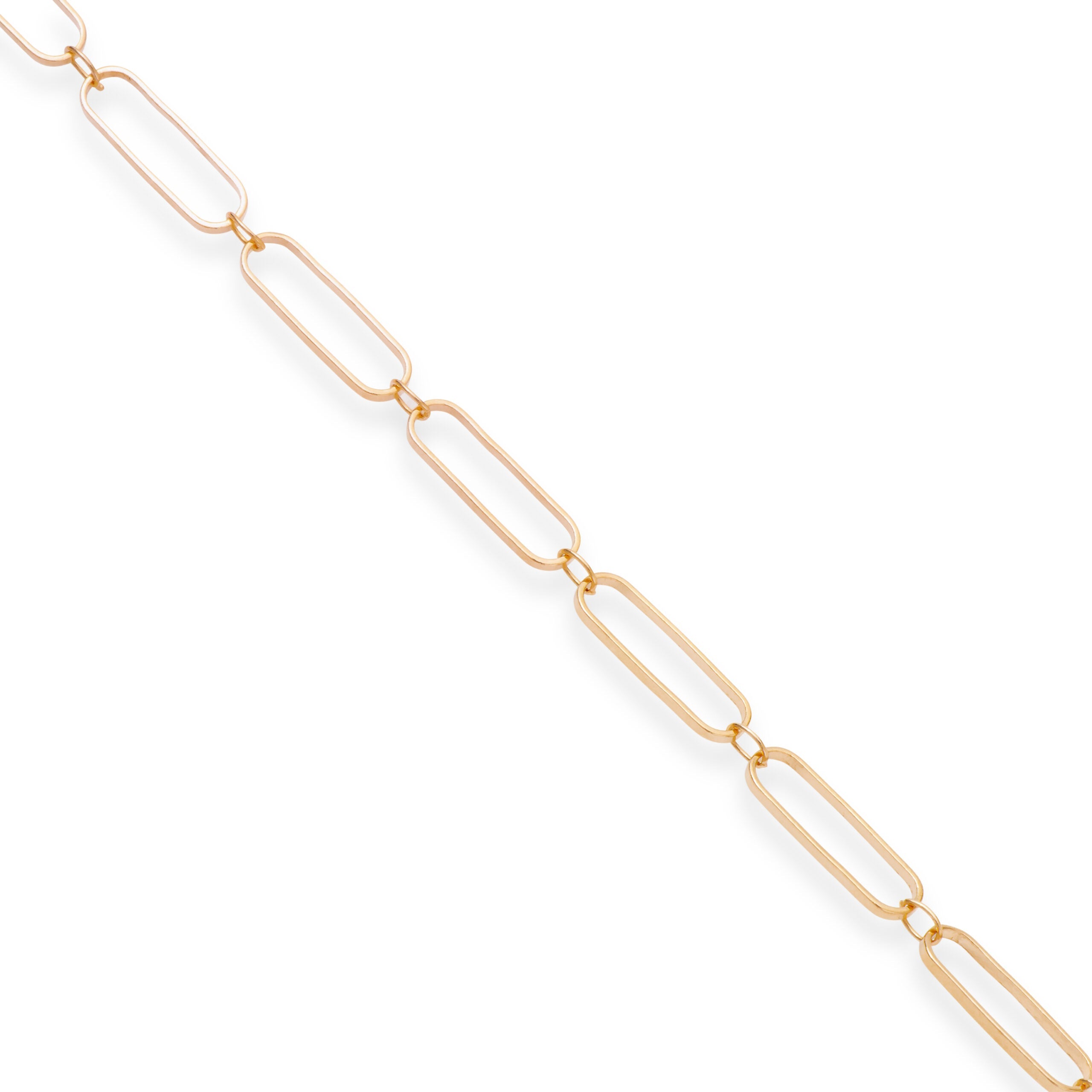  Bracelet doré Abby en maille rectangles ovalisés - Bijou sur fond blanc