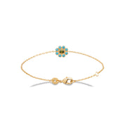 Bracelet doré Ariana orné d'une fleur sertie de zircons turquoises et verts - Bijou sur fond blanc