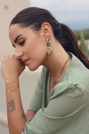 Bracelet doré Aynara chaîne fine orné d'une étoile de mer - Bijou porté