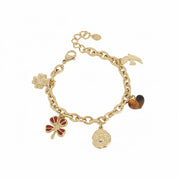 Bracelet en maille doré Elias avec pendentifs soleil, trèfle, cœur et hirondelle - Bijou photographié sur fond blanc
