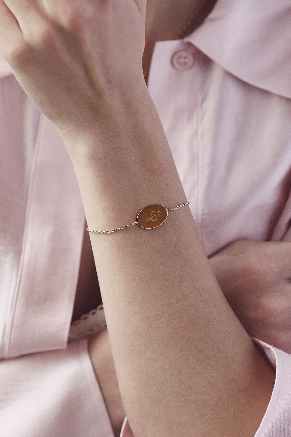 bracelet_dore_Katie_gravure_femme_ovale_738ffec2-fd3f-4604-999c-1fa0c2eafb9d.jpg
