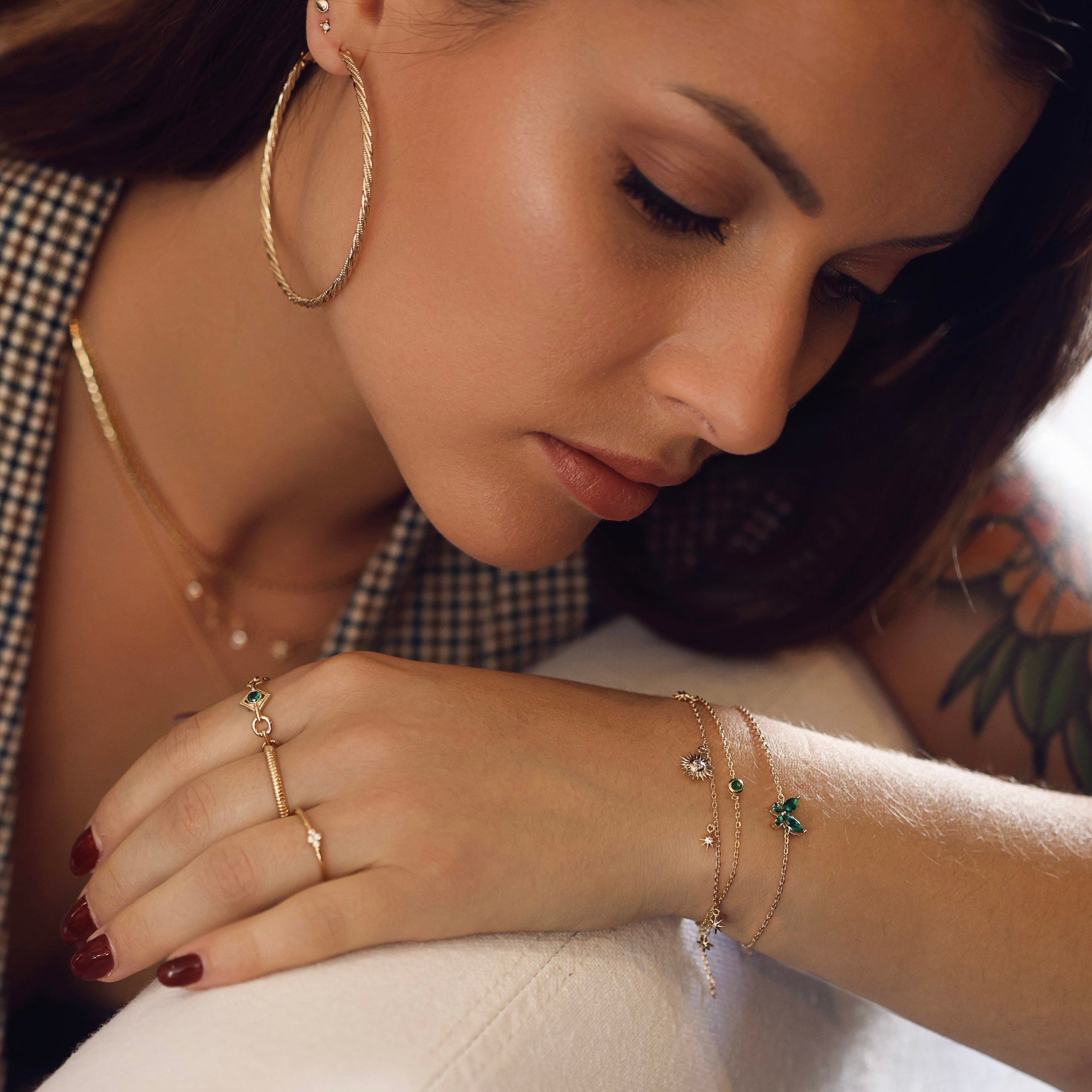 Bracelet doré Lara vert papillon zircons - Bijou porté