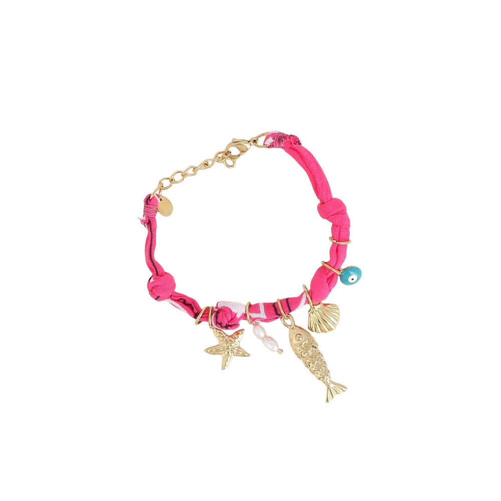 Bracelet doré Yarina bandana rose avec pendentifs étoile de mer, coquillage, poisson, œil et perles en nacre - Bijou sur fond blanc