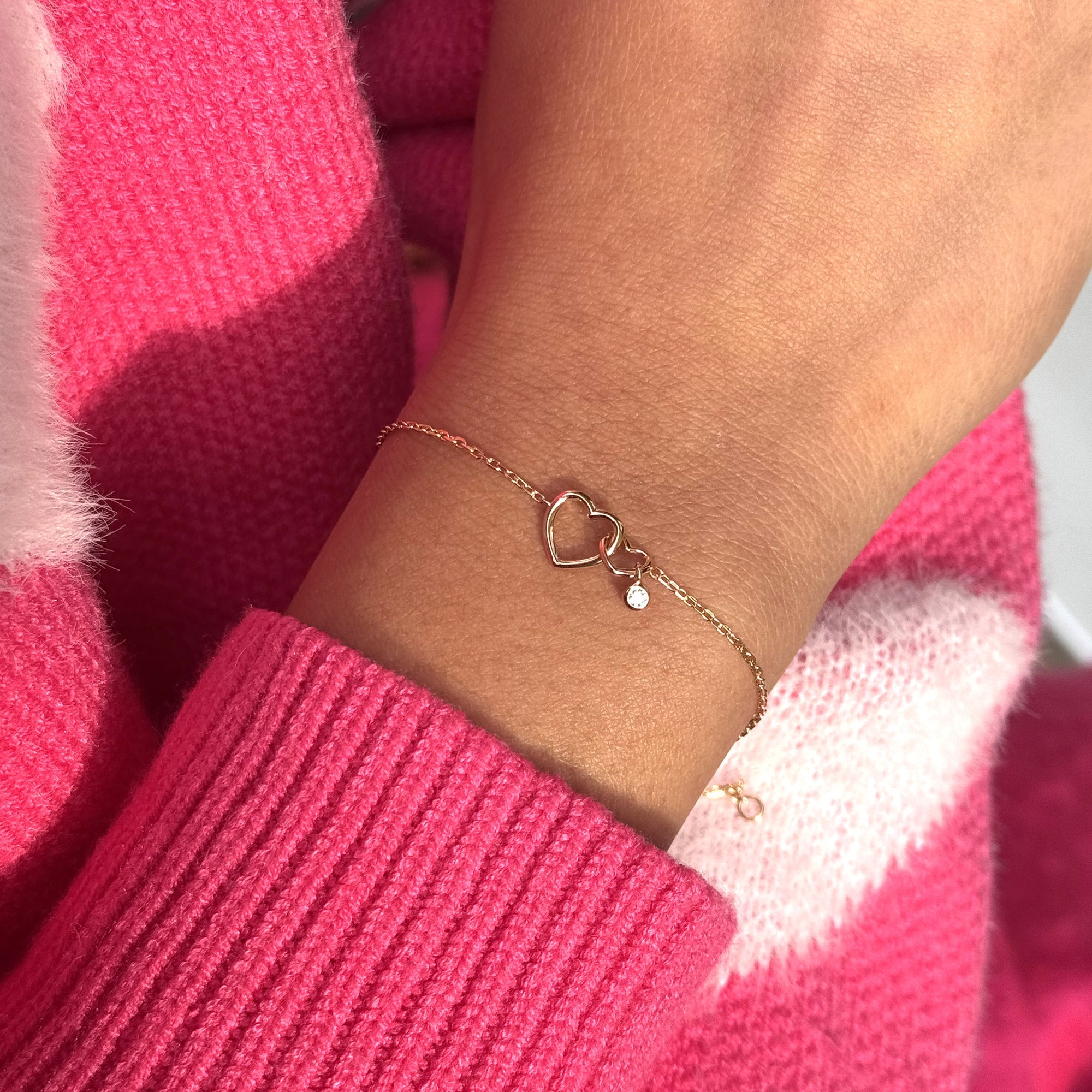 Bracelet doré Anaïs cœurs entrelacés avec pendentif zircon - Bijou porté