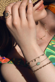 Bracelet fin doré Anira en maille marine - Bijou porté
