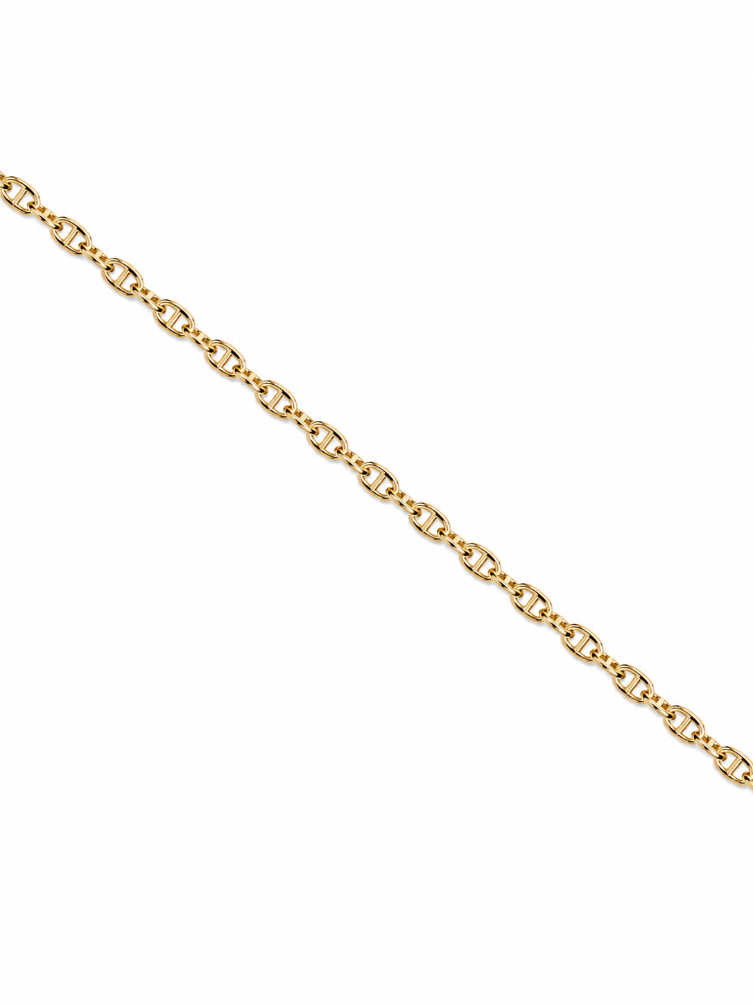 Bracelet fin doré Anira en maille marine - Bijou sur fond blanc