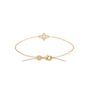 Bracelet doré Athina avec motif croix ornée de zircons - Bijou photographié sur fond blanc