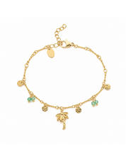Bracelet doré Cassilde orné de pampilles martelées, de pierres en agate verte et d’un palmier - Bijou sur fond blanc