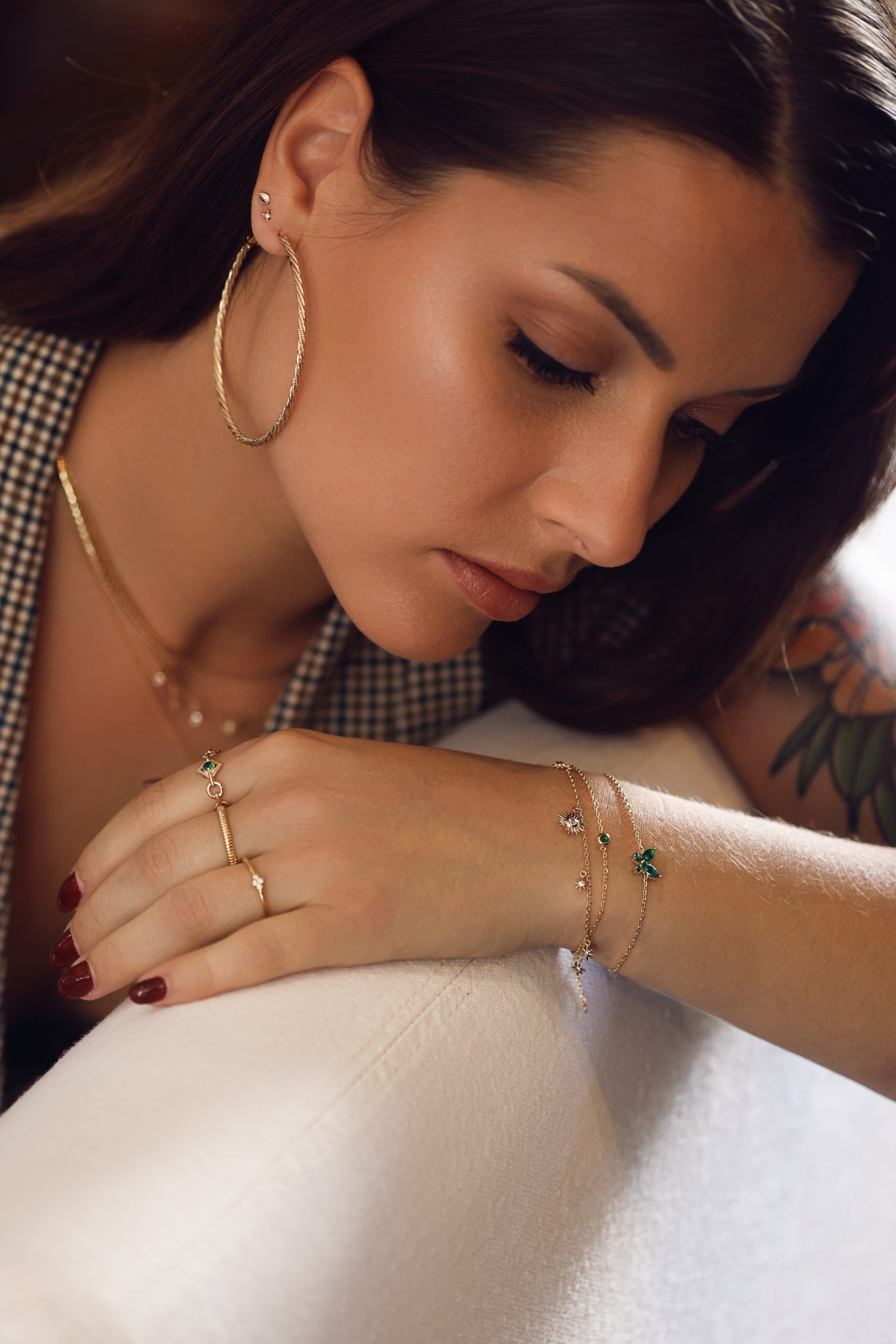 Bracelet doré Céleste pampilles soleil et étoiles avec zircons - Bijou porté