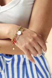 Bracelet maille doré Corail pendentifs coquillage en nacre, crabe qui porte un cœur, étoile de mer, poisson et corail - Bijou porté