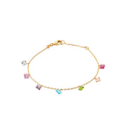 Bracelet doré Edwina orné de pampilles zircons multicolores en forme de losange - Bijou sur fond blanc