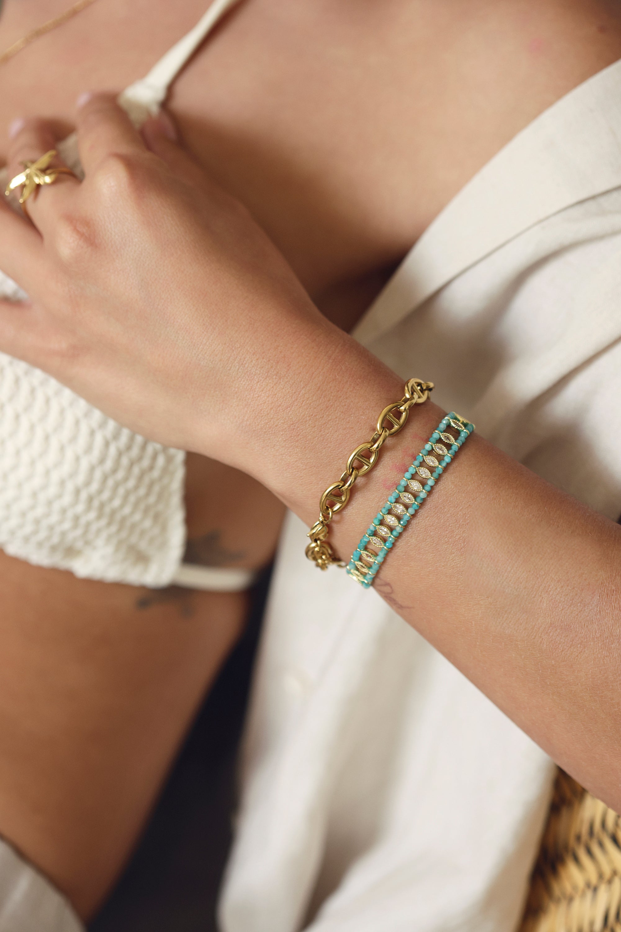 Bracelet doré Ilham maille marine - Bijou porté
