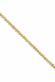 Bracelet Jahnis citrine en pierres naturelles et perles dorées avec finition perles en nacre sur la chaîne de rallonge - Bijou sur fond blanc